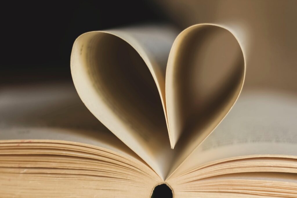 book-3996723_1920-1024x683 من طالب عادي إلى متفوق جامعي: طريقك نحو درجة A+