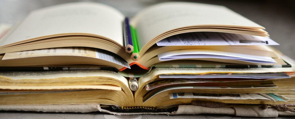 books-2158737_1920-1024x413 من طالب عادي إلى متفوق جامعي: طريقك نحو درجة A+